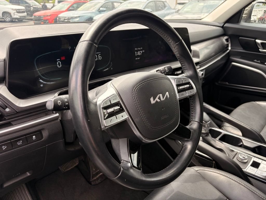 Used 2025 Kia Telluride S FWD image 10