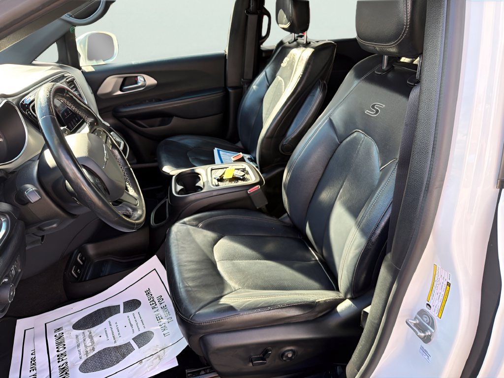 Used 2019 Chrysler Pacifica Touring-L Plus w/ S Appearance Package FWD image 16