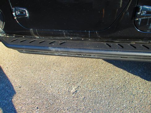 Used 2012 Jeep Wrangler Unlimited Rubicon w/ Dual Top Group image 13