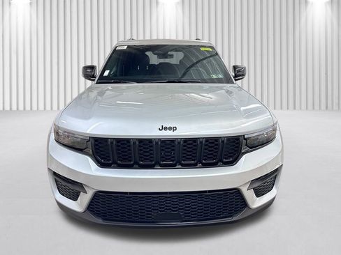 New 2025 Jeep Grand Cherokee Laredo image 11