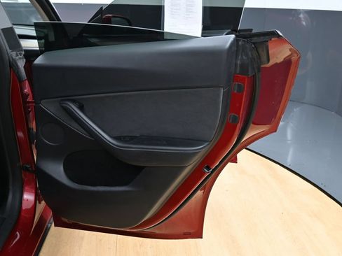 Used 2024 Tesla Model Y Long Range RWD image 39