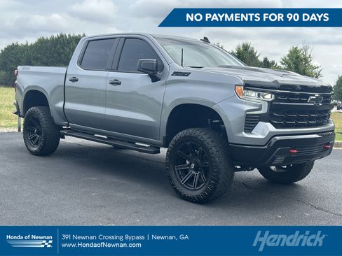 Used 2024 Chevrolet Silverado 1500 LT Trail Boss w/ Convenience Package II AWD/4WD image 1