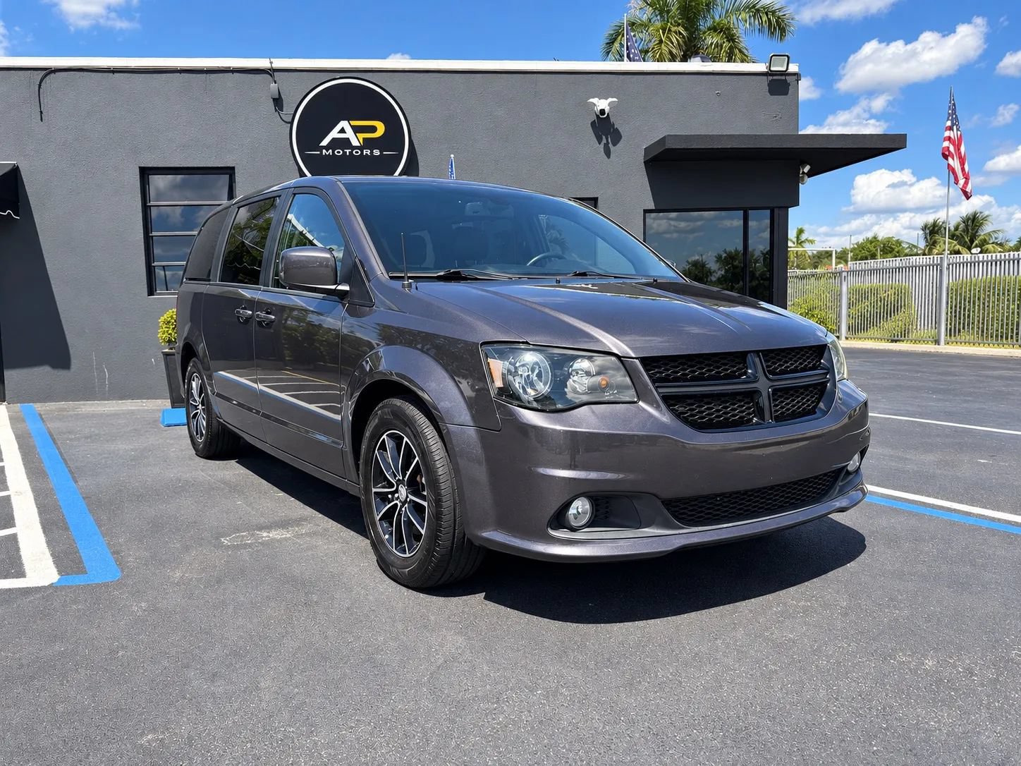 Used 2019 Dodge Grand Caravan GT FWD image 1