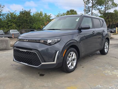 Used 2025 Kia Soul LX FWD image 4