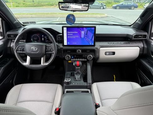 Used 2025 Toyota Tacoma Limited AWD/4WD image 18