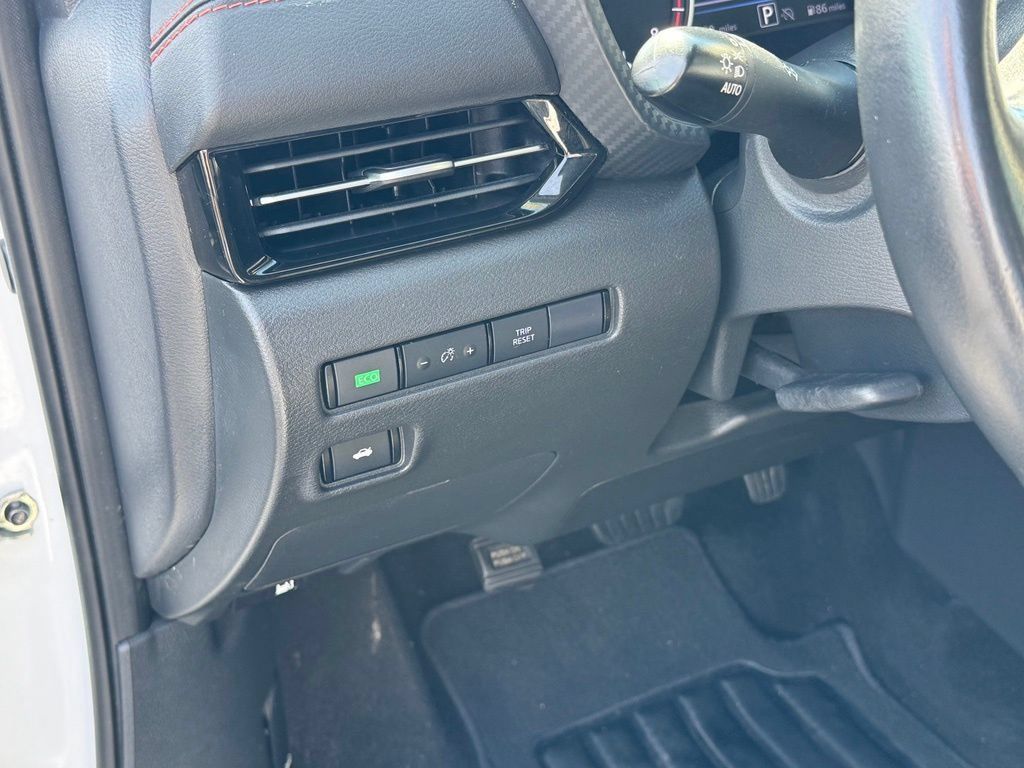 Used 2024 Nissan Sentra SR FWD image 38