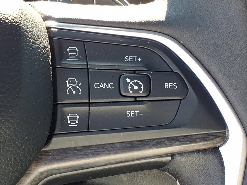 Used 2024 Jeep Grand Cherokee L Limited w/ Luxury Tech Group II AWD/4WD image 10