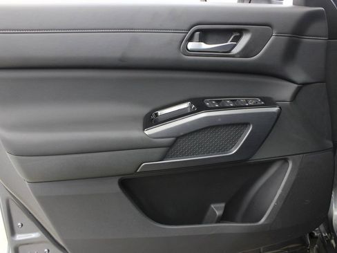 New 2026 Nissan Pathfinder SL image 15