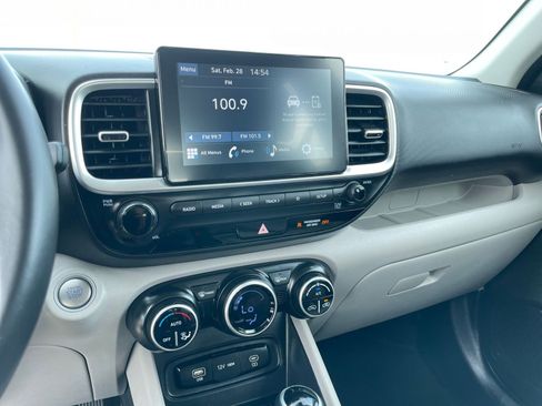 Used 2025 Hyundai Venue SEL image 17