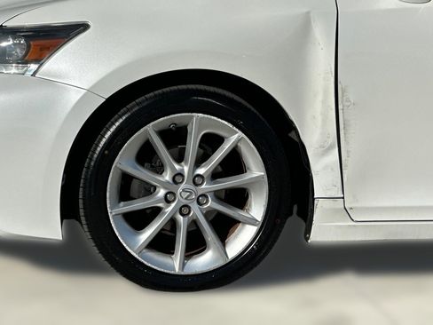 Used 2012 Lexus CT 200h FWD 4dr Hybrid image 11