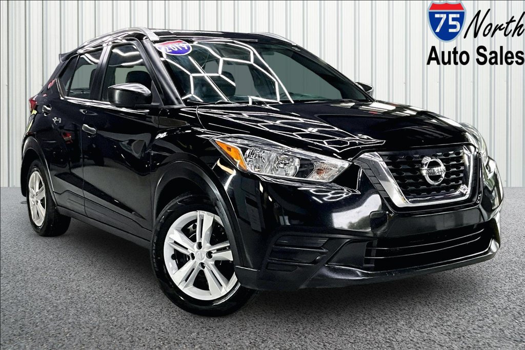 Used 2019 Nissan Kicks S FWD image 1