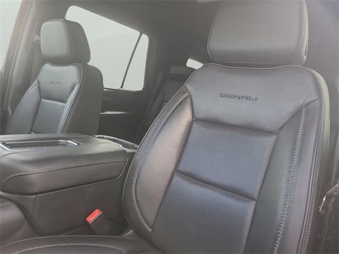 Used 2022 GMC Yukon Denali image 25