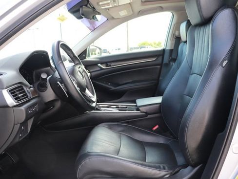 Used 2018 Honda Accord Touring image 11