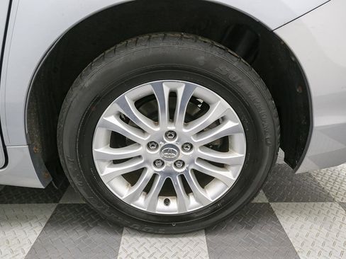 Used 2014 Toyota Sienna XLE FWD image 16