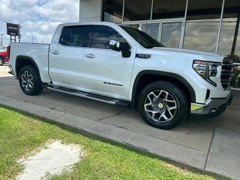 Used 2023 GMC Sierra 1500 SLT w/ SLT Premium Package RWD image 2