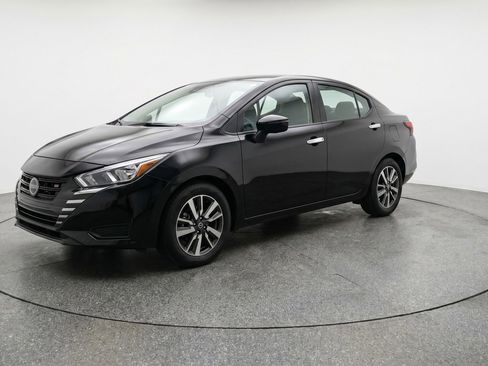 Used 2025 Nissan Versa SV FWD image 3