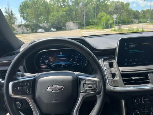 Used 2023 Chevrolet Suburban Z71 w/ Z71 Off-Road Package AWD/4WD image 10