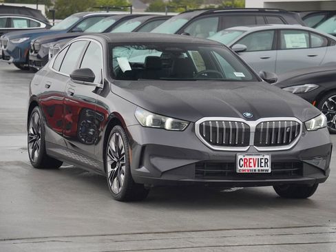 Used 2025 BMW i5 xDrive40 w/ Premium Package image 3