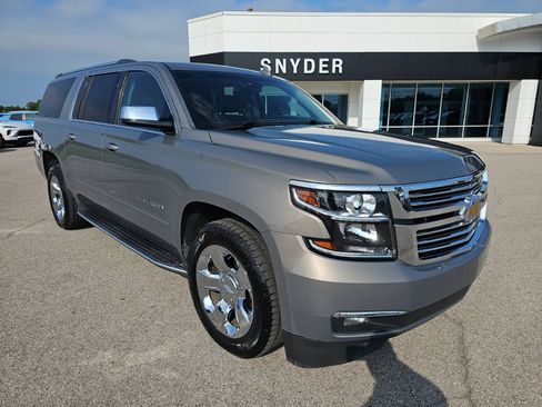 Used 2017 Chevrolet Suburban Premier AWD/4WD image 35