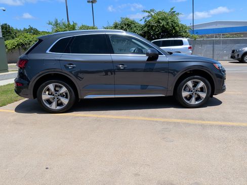 Certified 2023 Audi Q5 2.0T Premium w/ Convenience Package AWD/4WD image 11