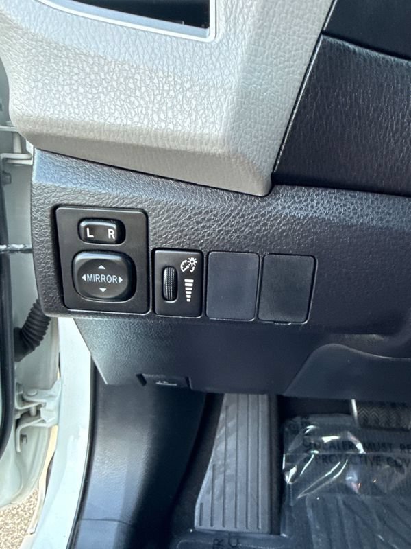 Used 2016 Toyota Corolla LE FWD image 17
