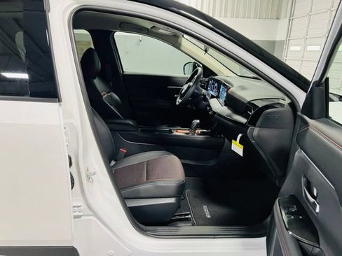New 2026 Nissan Kicks SR FWD image 31