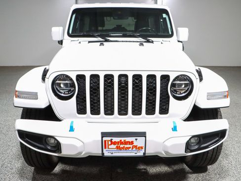 Used 2021 Jeep Wrangler Unlimited Sahara AWD/4WD image 4