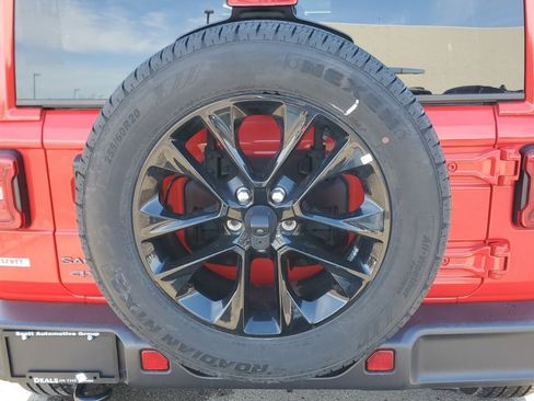 Used 2025 Jeep Wrangler Unlimited Sahara image 29