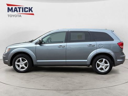 Used 2009 Dodge Journey SXT w/ Chrome Appearance Group FWD image 4