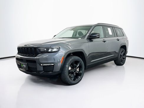 Used 2023 Jeep Grand Cherokee L Limited w/ Black Appearance Package AWD/4WD image 3