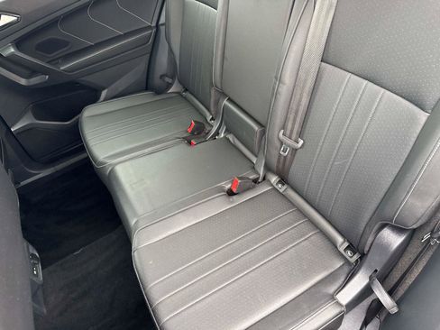 Used 2022 Volkswagen Tiguan SE image 13