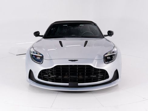 Used 2024 Aston Martin DB12 Convertible image 9