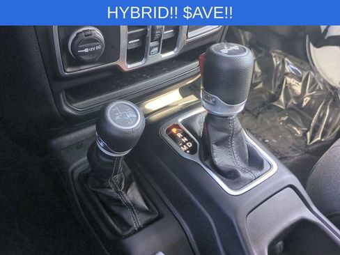 Used 2025 Jeep Wrangler Unlimited Sahara image 24