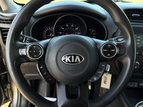 Used 2014 Kia Soul + FWD image 21