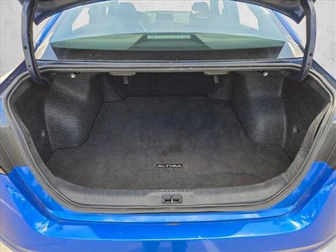Used 2025 Nissan Altima 2.5 SV FWD image 6