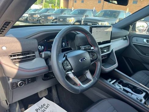 Certified 2025 Ford Explorer ST-Line AWD/4WD image 5