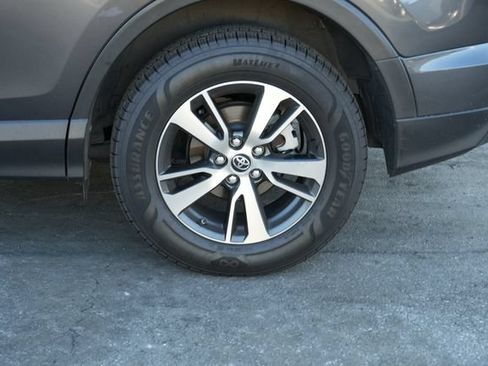 Used 2018 Toyota RAV4 XLE FWD image 8