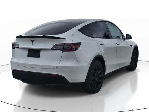 Used 2020 Tesla Model Y Long Range image 4