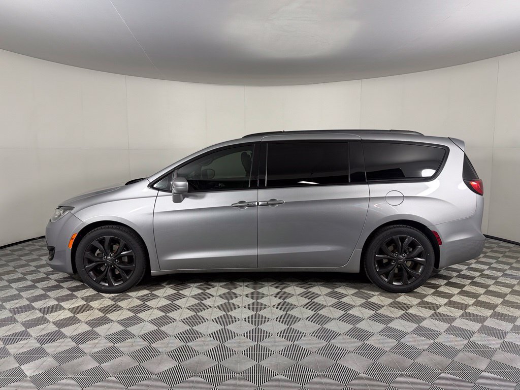 Used 2018 Chrysler Pacifica Touring-L Plus w/ S Appearance Package FWD image 7