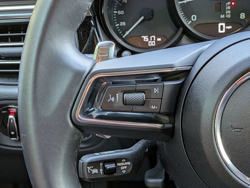 Certified 2025 Porsche Macan AWD/4WD image 8