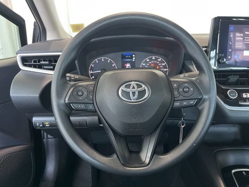 Used 2025 Toyota Corolla LE FWD image 5