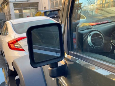 Used 2015 Jeep Wrangler Rubicon w/ Power Convenience Group image 11