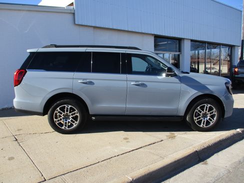 Used 2025 Ford Expedition Active image 8