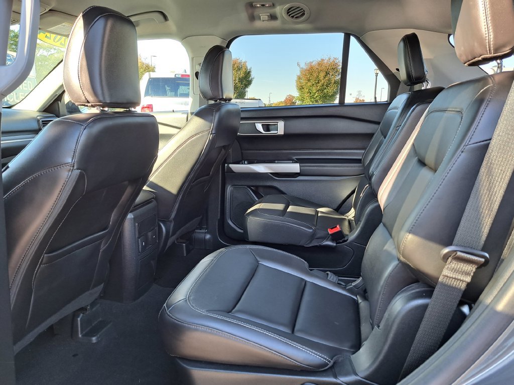 Used 2024 Ford Explorer XLT w/ Equipment Group 202A RWD image 14
