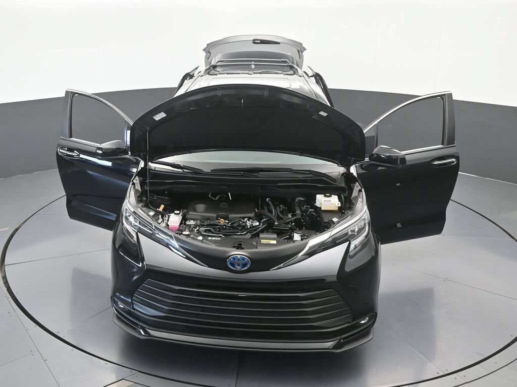 Used 2025 Toyota Sienna XLE w/ XLE Plus Package FWD image 75