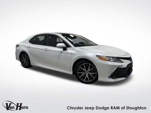 Used 2023 Toyota Camry XLE image 1