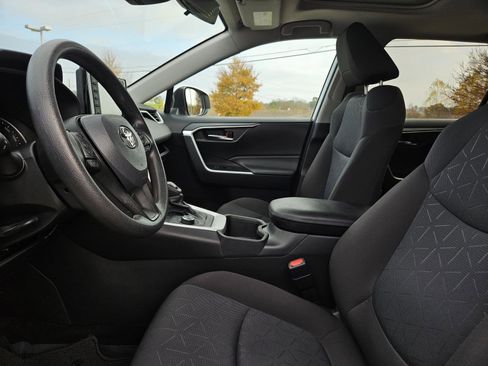 Used 2022 Toyota RAV4 XLE image 10