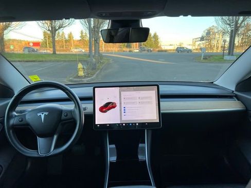 Used 2018 Tesla Model 3 Long Range image 13