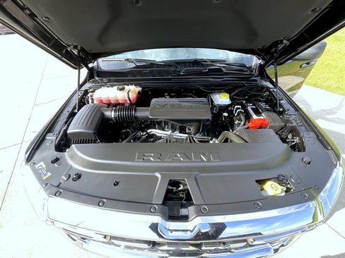Used 2025 RAM 1500 Big Horn AWD/4WD image 23