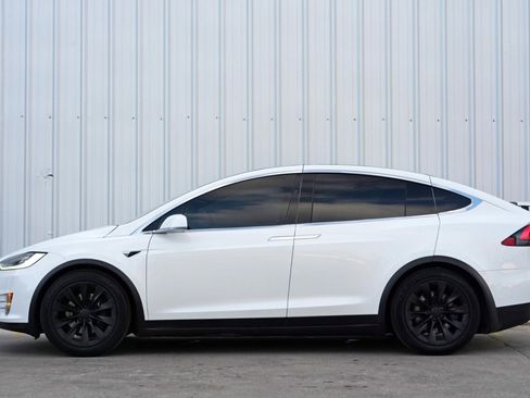 Used 2017 Tesla Model X 75D image 9